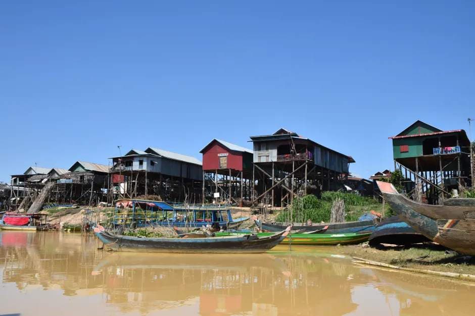 Kampong Phluk: Satul Plutitor din Cambodgia aflat la Marginea Timpului