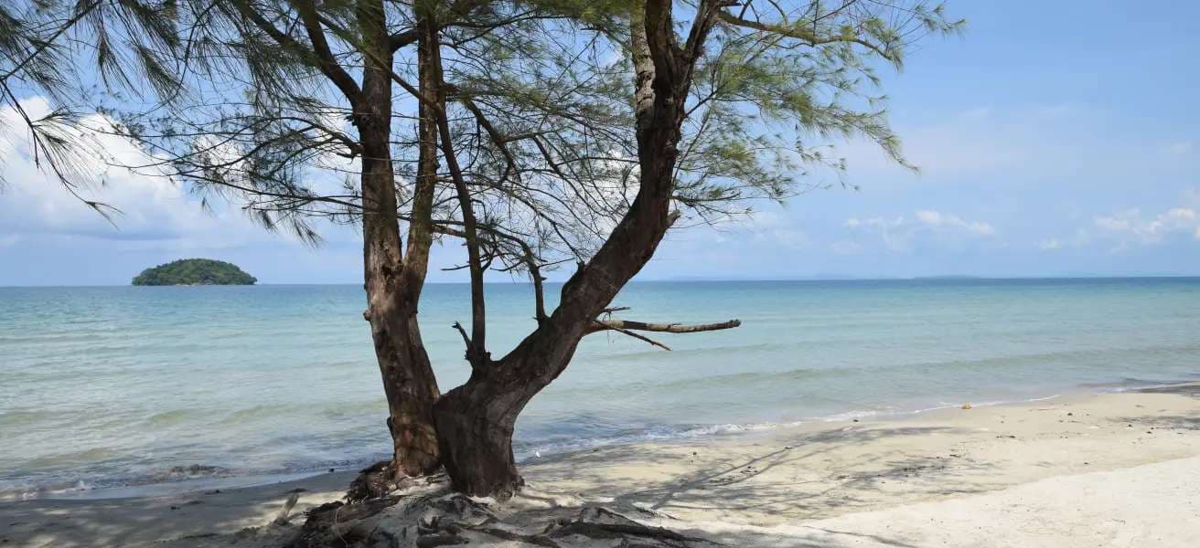 Sihanoukville: Prima Întâlnire cu Liniștea Plajelor din Cambodgia
